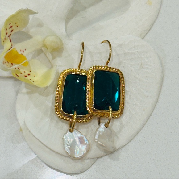 Chan Luu Stunning Geneva Drop Earrings Emerald - Picture 3 of 3